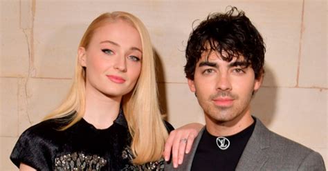 See Joe Jonas Pose Nude in Birthday Selfie With。